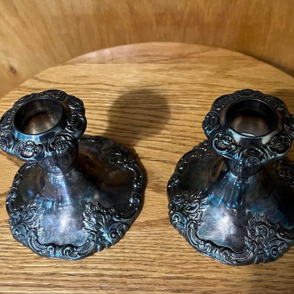 VINTAGE PAIR OF BAROQUE BY WALLACE SILVER PLATE 750 CANDLE STICKS/HOLDERS. HEAVY - Picture 8 of 8